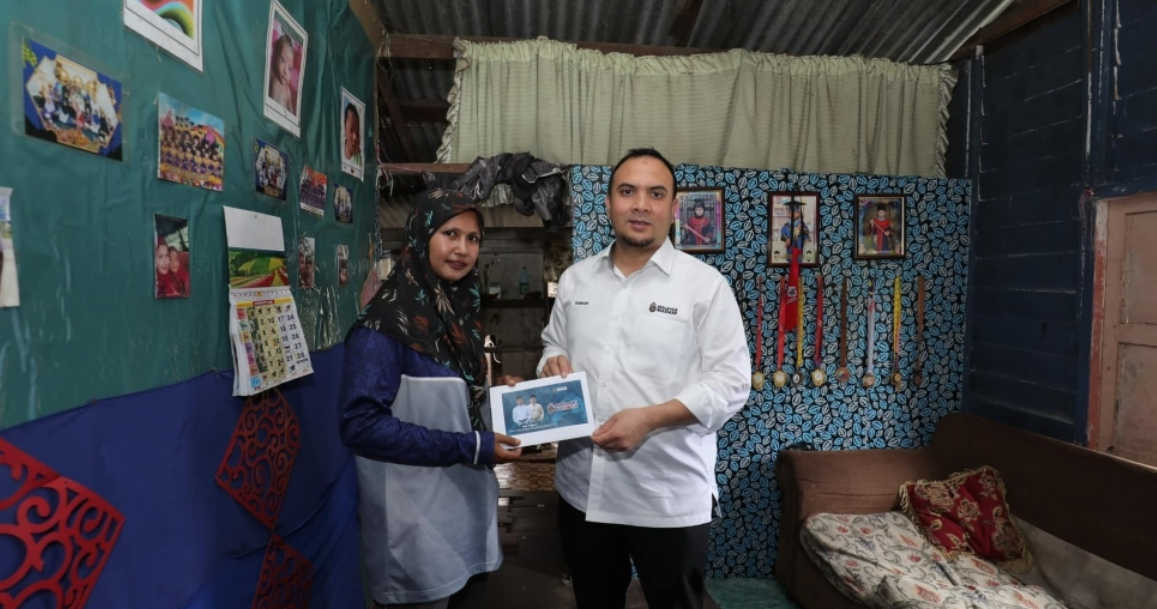 PM Anwar extends aid to family living in dilapidated home in Kuantan