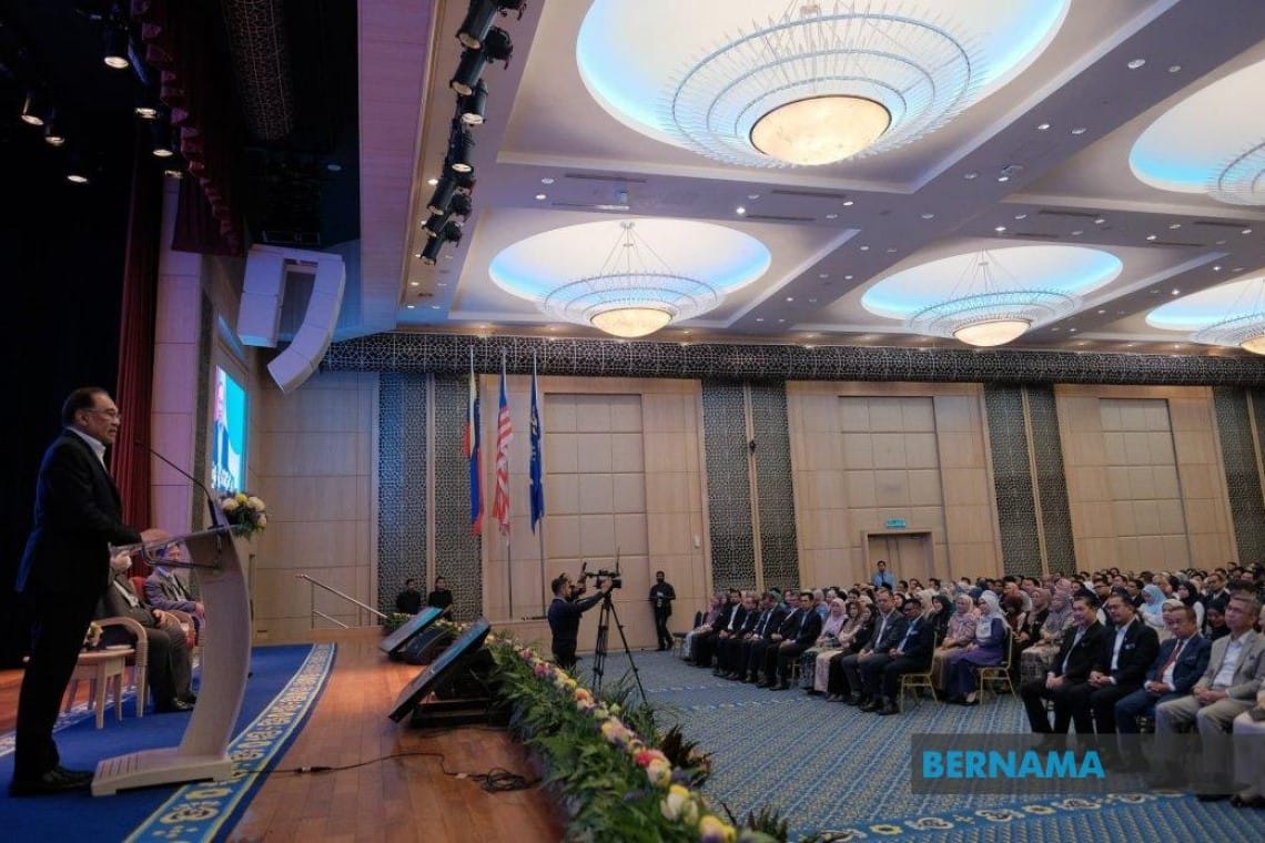 Malaysia's Stability and Internal Strength Pave the Way for ASEAN Leadership, Says PM Anwar