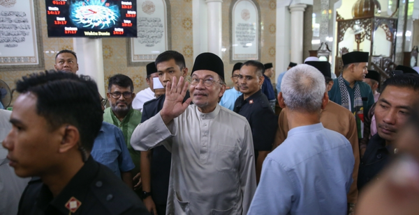 RON95 subsidy cut won’t affect 90pc of Malaysians, so why play up issue? Anwar asks Opposition